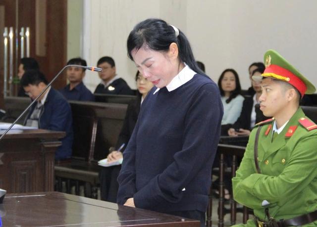 Nhận hối lộ 48 tỉ, bà Hoàng Thị Thúy Lan 'rất đau đớn' khi phải ra tòa- Ảnh 1.