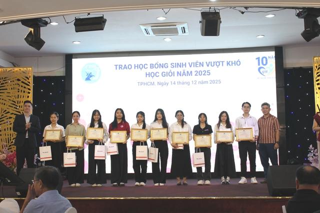 Có một quỹ học bổng 10 năm nhận được 7 tỉ đồng  - Ảnh 5.