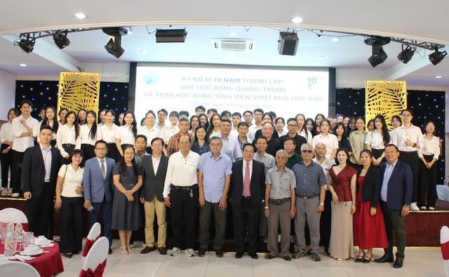 Có một quỹ học bổng 10 năm nhận được 7 tỉ đồng  - Ảnh 1.