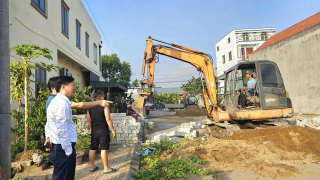 Chính quyền cam kết bồi thường đất và tháo dỡ tường rào tại xã Nga Sơn - Ảnh 1.