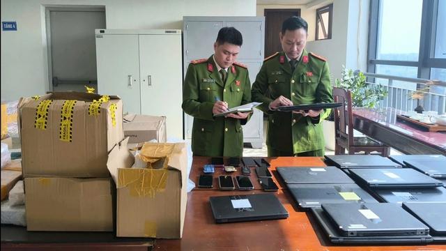 Bắt 35 đối tượng lừa đảo trúng thưởng chiếm đoạt hàng trăm tỉ đồng - Ảnh 2.