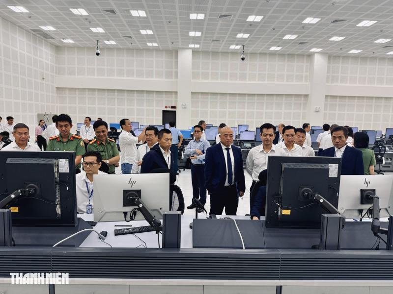 Bên trong Trung tâm Kiểm soát không lưu Hồ Chí Minh gần 1.500 tỉ vừa vận hành - Ảnh 3.