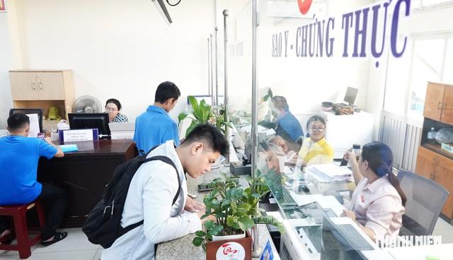 TP.HCM điều động công chức quy mô lớn - Ảnh 2.