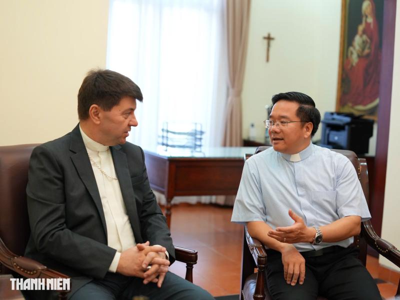 Đại diện Tòa thánh Vatican tại VN: 'Bác ái gắn kết con người, không phân biệt tôn giáo'- Ảnh 5.