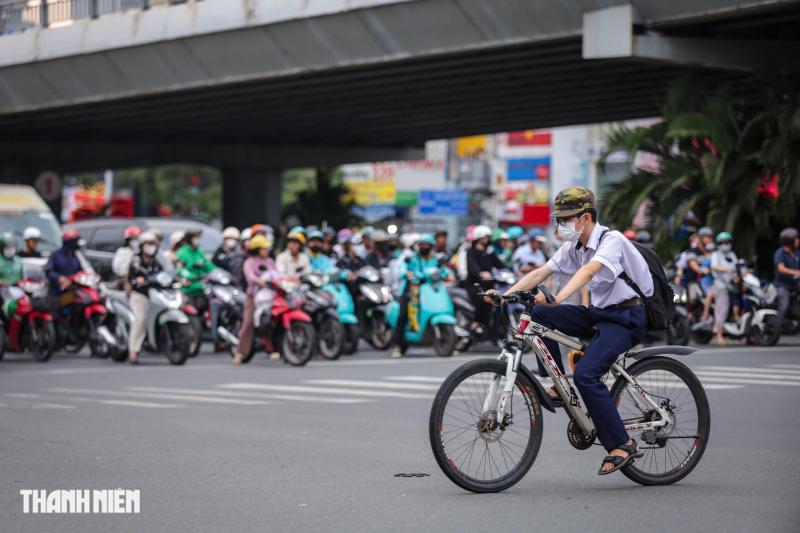 Sau 980.000 trường hợp vi phạm, giao thông TP.HCM thay đổi thế nào với Nghị định 168/2024 - Ảnh 2.