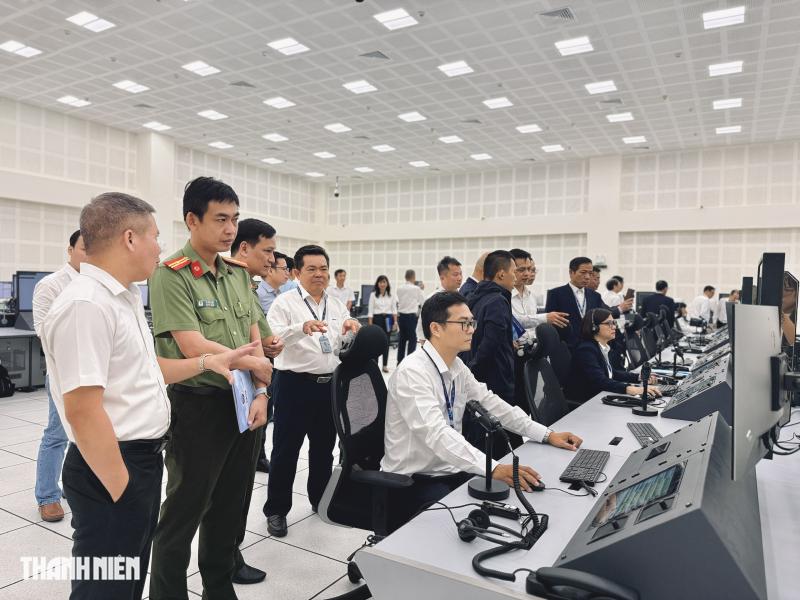 Bên trong Trung tâm Kiểm soát không lưu Hồ Chí Minh gần 1.500 tỉ vừa vận hành - Ảnh 4.
