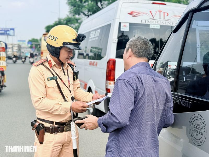 CSGT TP.HCM chỉ ra lỗi phổ biến khiến tài xế chở khách bị phạt nặng- Ảnh 5.