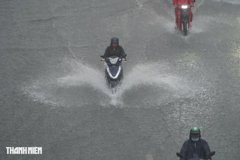 Mưa lớn ở TP.HCM trước đêm Giáng sinh, vì sao? - Ảnh 7.