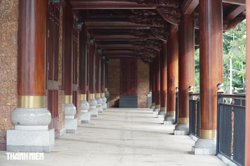 Những nhà thờ độc đáo ở Đồng Nai: Nhà thờ gỗ Giáo xứ Gia Ray - Ảnh 4.