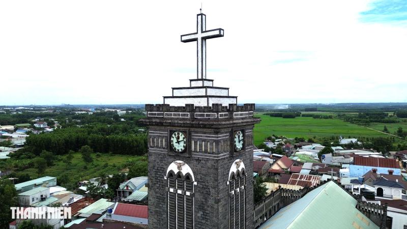 Những nhà thờ độc đáo ở Đồng Nai: Nguy nga tòa Thánh đường bằng đá magma - Ảnh 15.