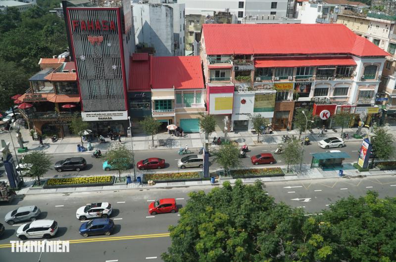 Hàng loạt nhà cổ mặt tiền đường Lê Lợi ‘thay áo mới’, nhiều màu sắc - Ảnh 3.