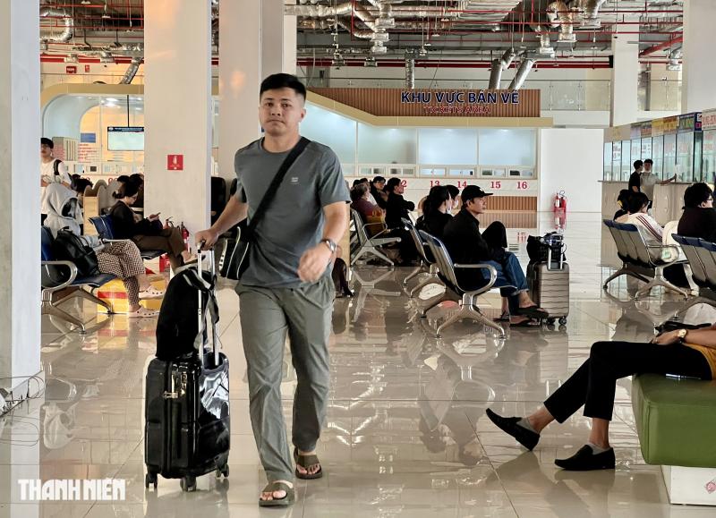 Ngày cuối cùng năm 2025: Người ra bến xe về quê, đường sá đông đúc xe cộ - Ảnh 7.
