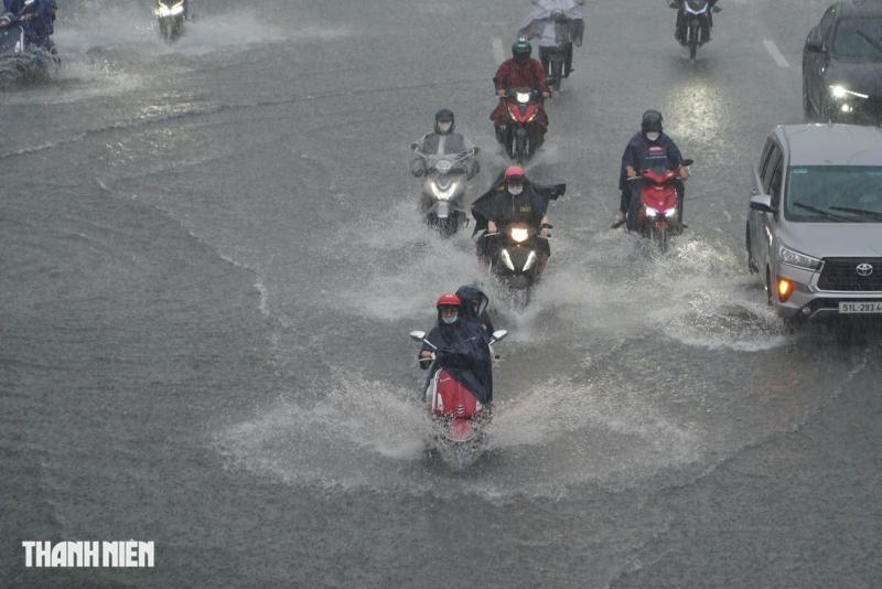 Mưa lớn ở TP.HCM trước đêm Giáng sinh, vì sao? - Ảnh 6.