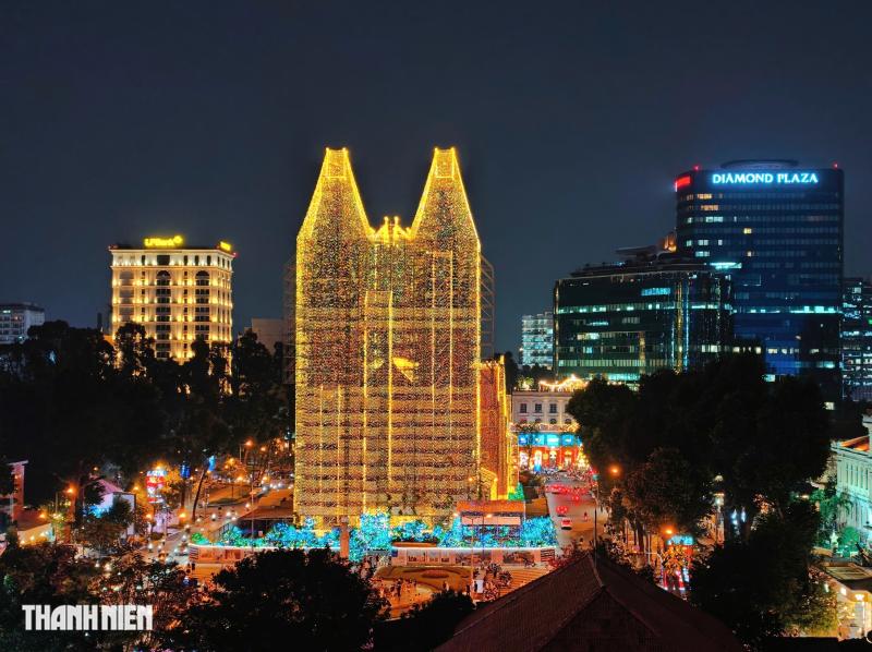 Nhà thờ Đức Bà lung linh 1.000 km đèn LED Giáng sinh 2025: Ý nghĩa bất ngờ  - Ảnh 7.