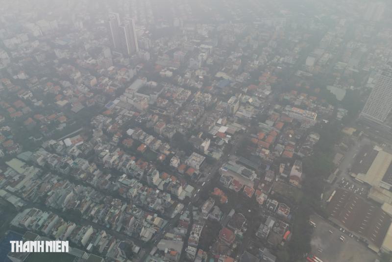 Bầu trời TP.HCM chìm trong sương mù, nhà cao tầng không còn nhìn thấy vào sáng nay - Ảnh 8.