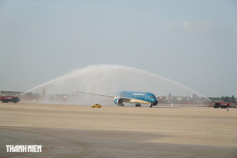 Cận cảnh chiếc máy bay Boeing 787, máy bay đầu tiên đáp xuống sân bay Long Thành - Ảnh 5.