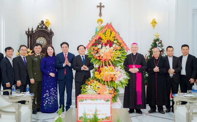 Phó thủ tướng Hồ Quốc Dũng chúc mừng giáng sinh đồng bào công giáo tại Huế - Ảnh 1.