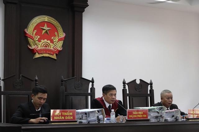 Tòa trả hồ sơ vụ nhóm đeo 'khăn quàng đỏ' hỗn chiến ở TP.HCM- Ảnh 1.