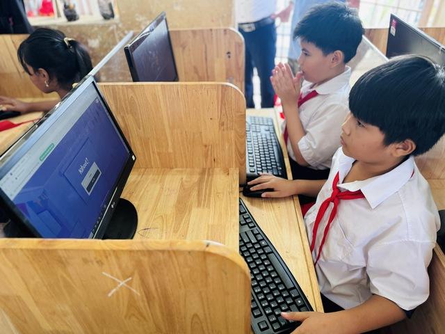 Mở rộng cơ hội tiếp cận công nghệ cho học sinh vùng biên giới- Ảnh 4.