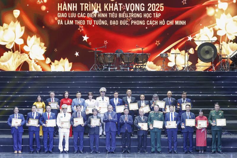 Tổng Bí thư Tô Lâm: Mỗi cán bộ đảng viên phải là những người truyền cảm hứng
- Ảnh 5.