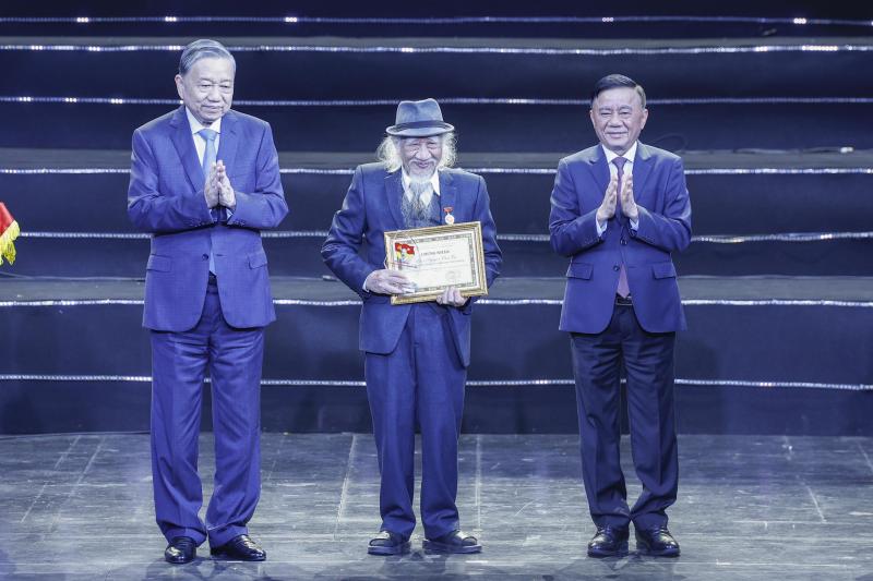 Tổng Bí thư Tô Lâm: Mỗi cán bộ đảng viên phải là những người truyền cảm hứng
- Ảnh 3.
