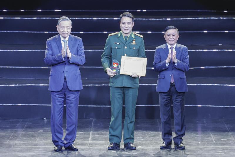 Tổng Bí thư Tô Lâm: Mỗi cán bộ đảng viên phải là những người truyền cảm hứng
- Ảnh 8.