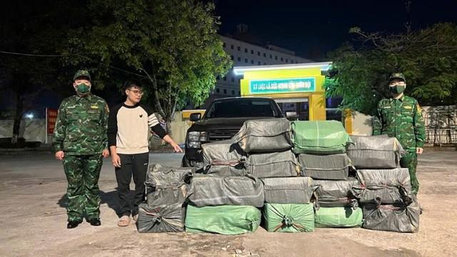 Bắt vụ vận chuyển gần 4 tạ lòng lợn sấy khô hôi thối - Ảnh 1.