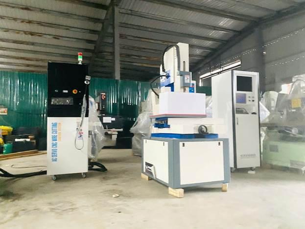 Cục Hải quan khởi tố 2 vụ buôn lậu máy móc đã qua sử dụng- Ảnh 1.