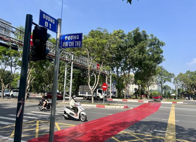 Làn xe đạp đầu tiên ở TP.HCM sắp hoàn thành: Người dân hào hứng trải nghiệm - Ảnh 5.