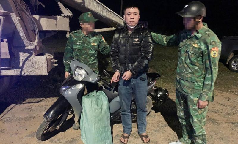 Bắt 2 vụ vận chuyển ma túy và pháo nổ tại biên giới Quảng Trị- Ảnh 2.