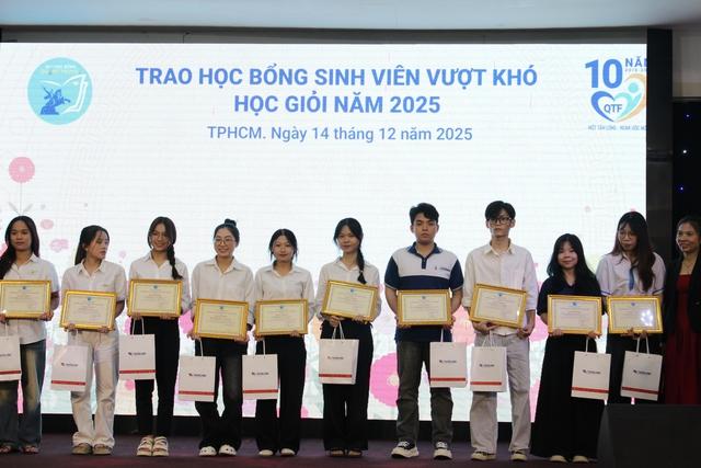 Có một quỹ học bổng 10 năm nhận được 7 tỉ đồng  - Ảnh 4.