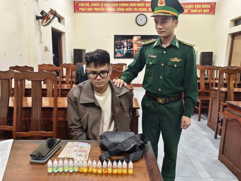 Đà Nẵng: Bắt nhóm chuyên sang chiết tinh dầu thành ma túy bán cho giới trẻ- Ảnh 1.