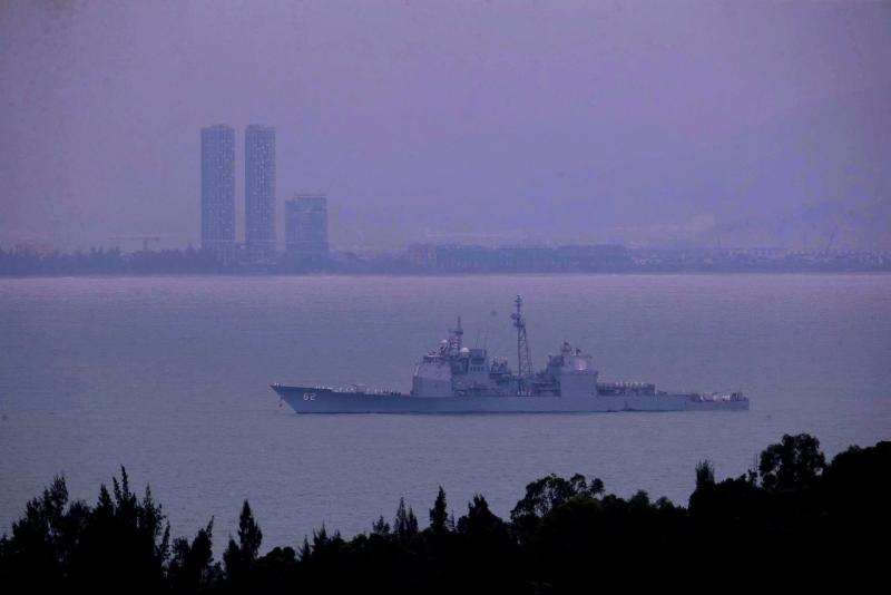 Tàu Hải quân Mỹ USS Tripoli và USS Robert Smalls cập cảng Đà Nẵng  - Ảnh 1.