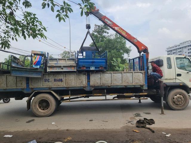 CSGT TP.HCM mạnh tay phạt xe 3 gác chở hàng cồng kềnh nghênh ngang đường phố- Ảnh 4.