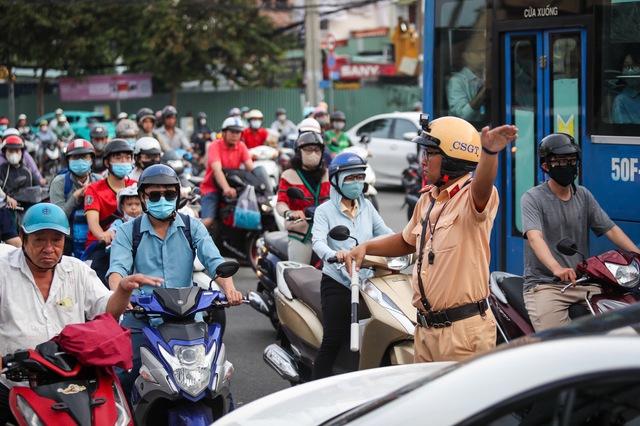 TP.HCM tăng tốc chống kẹt xe: Metro, AI và hạn chế xe cá nhân- Ảnh 1.