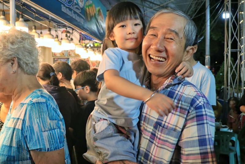 Ngay lúc này: 'Biển người' TP.HCM đổ về lễ hội ẩm thực ở ngôi chợ trăm tuổi - Ảnh 9.