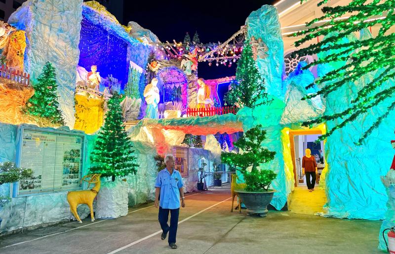 Xóm đạo lớn nhất TP.HCM: 4 km đường Phạm Thế Hiển có 5 nhà thờ rực rỡ - Ảnh 4.