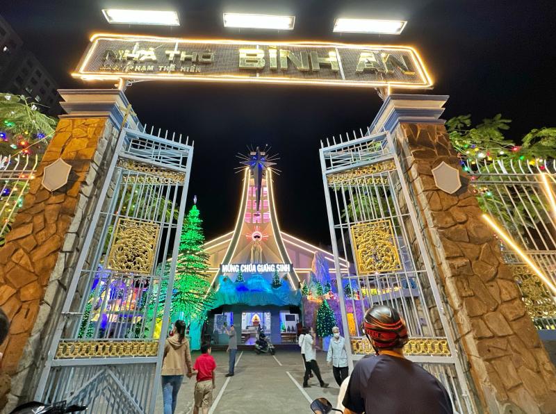 Xóm đạo lớn nhất TP.HCM: 4 km đường Phạm Thế Hiển có 5 nhà thờ rực rỡ - Ảnh 3.