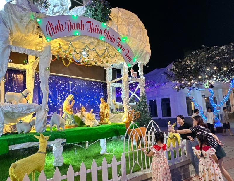 Xóm đạo lớn nhất TP.HCM: 4 km đường Phạm Thế Hiển có 5 nhà thờ rực rỡ - Ảnh 15.