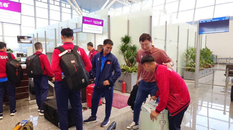 U.23 Việt Nam lên đường sang Qatar tập huấn, sẵn sàng tạo tiếng vang ở VCK U.23 châu Á- Ảnh 2.