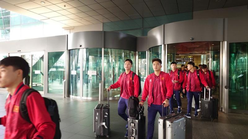 U.23 Việt Nam hạ cánh Qatar an toàn, sẵn sàng chuyến tập huấn để mơ kỳ tích châu Á- Ảnh 1.
