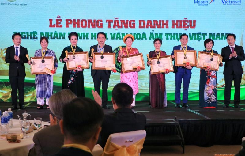 Nghệ nhân ẩm thực U.100 xúc động khi được phong tặng danh hiệu đặc biệt tại TP.HCM- Ảnh 4.