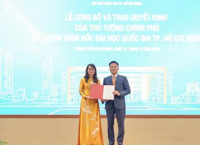 Phó Thủ tướng Chính phủ trao quyết định bổ nhiệm Giám đốc ĐH Quốc gia TP.HCM - Ảnh 1.