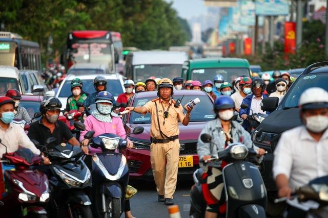 Danh sách những tuyến đường có nguy cơ kẹt xe ở TP.HCM - Ảnh 2.