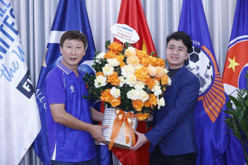 Thầy Kim tiết lộ với Thanh Niên: Lời dặn gan ruột giúp U.22 Việt Nam ngược dòng không tưởng trên đất Thái- Ảnh 1.