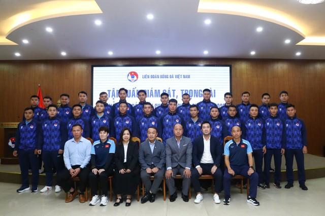 Kiểm tra thể lực trọng tài, VFF cho ‘khởi tranh’ lớp tập huấn rất quan trọng - Ảnh 1.