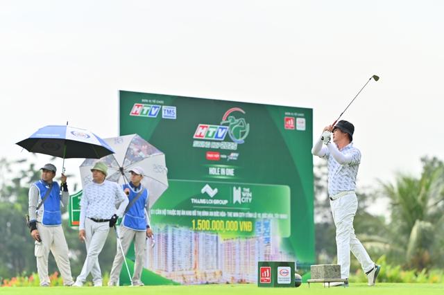 Xuất hiện cú 'hole in one' ở giải golf HTV Swing Cup 2025- Ảnh 3.