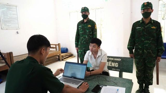 "Nóng" biên giới Tây Ninh: Trắng đêm chặn đứng dòng người xuất - nhập cảnh lậu  - Ảnh 1.