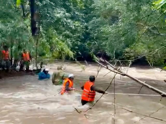 Khánh Hòa, Lâm Đồng lại ngập lụt, sạt lở sau đêm mưa lớn - Ảnh 2.