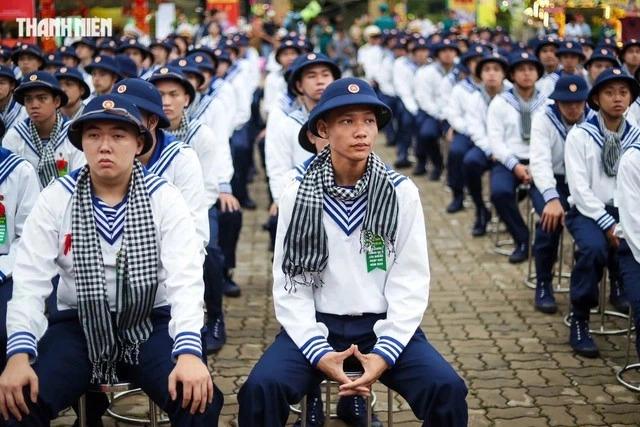 Tranh cãi việc tạm hoãn nhập ngũ giữa sinh viên và phường, Bộ Quốc phòng nói gì? - Ảnh 1.